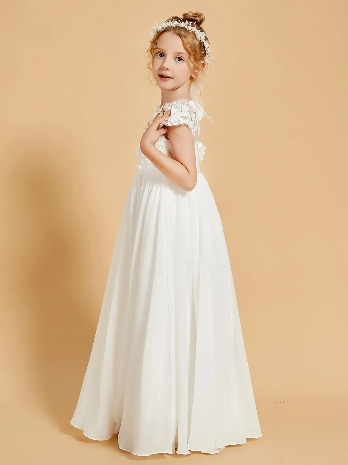 Charming Flower Girl Dresses with Chiffon and Appliqued Details