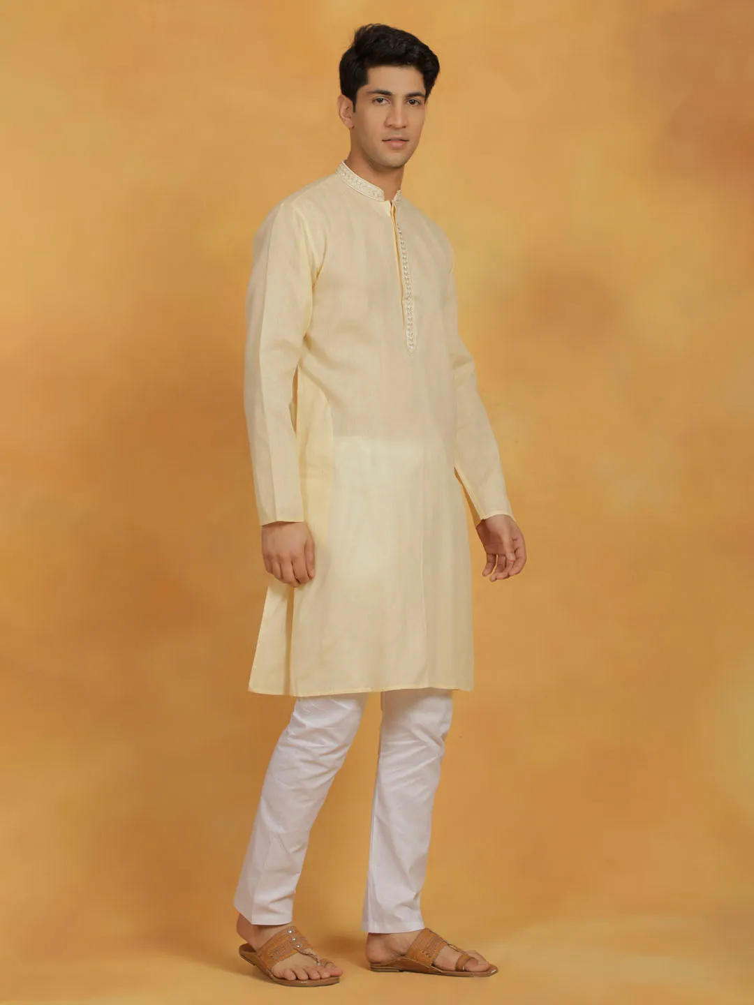 VASTRAMAY Cream and White Cotton Kurta Pyjama