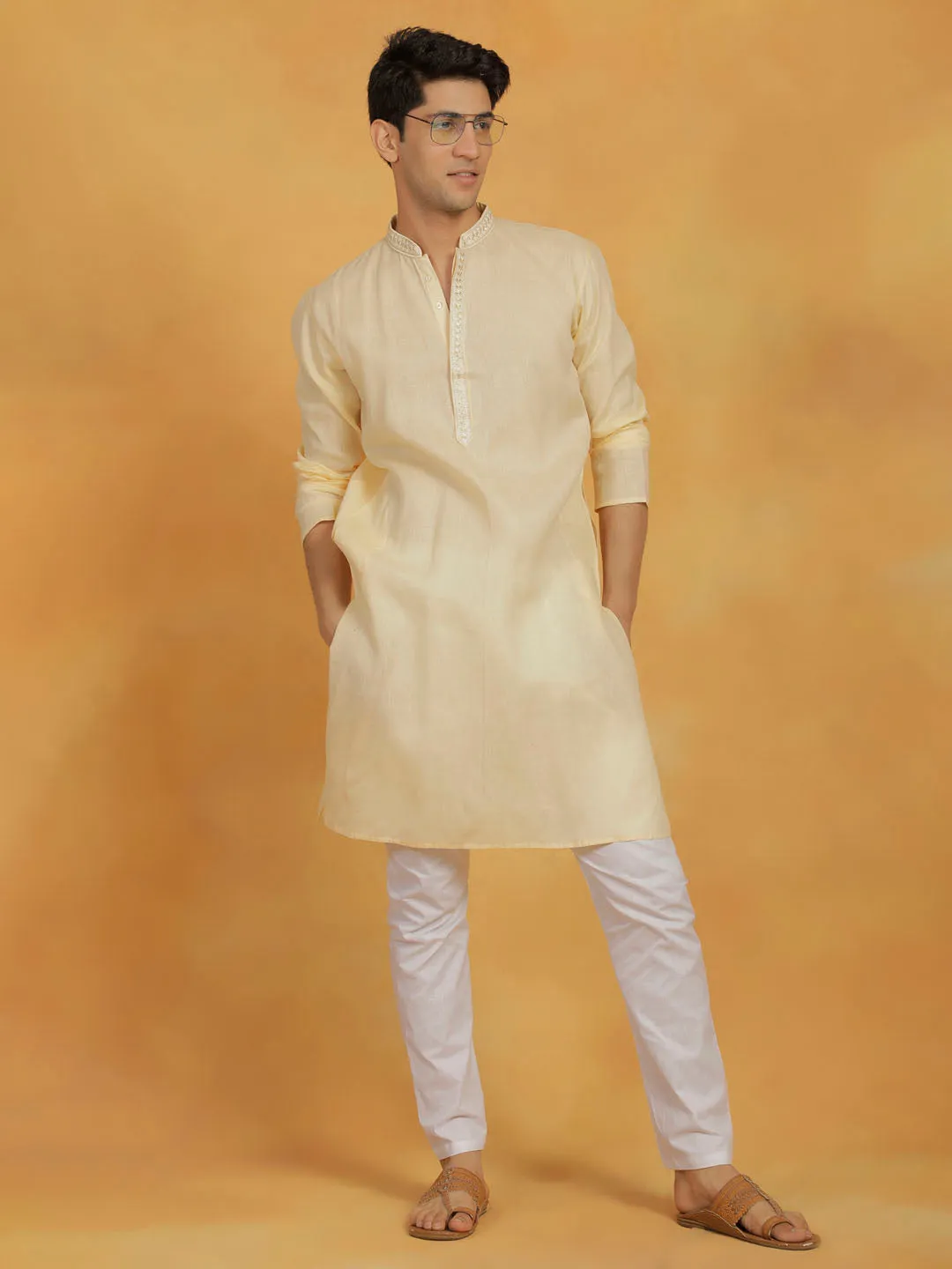 VASTRAMAY Cream and White Cotton Kurta Pyjama