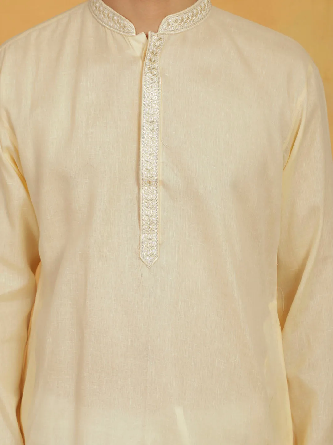 VASTRAMAY Cream and White Cotton Kurta Pyjama